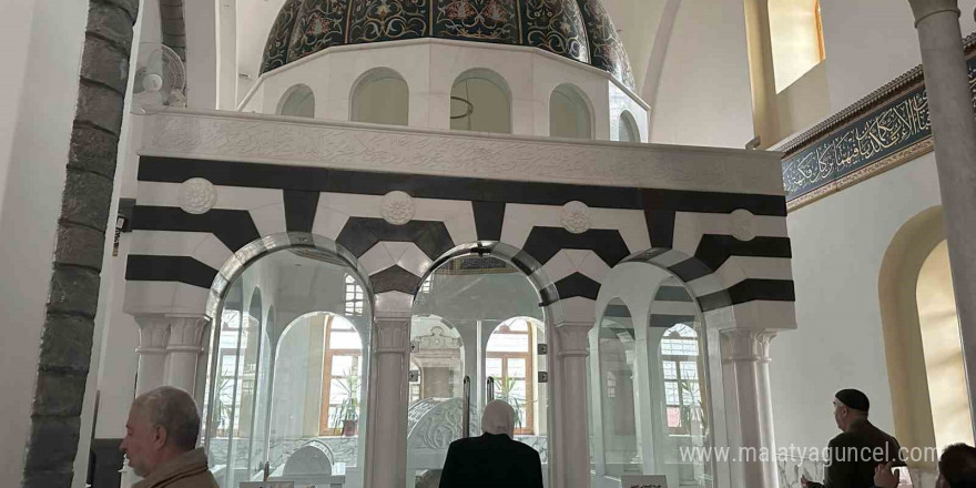 Hz. Halid Bin Velid Camii ve Türbesi açıldı