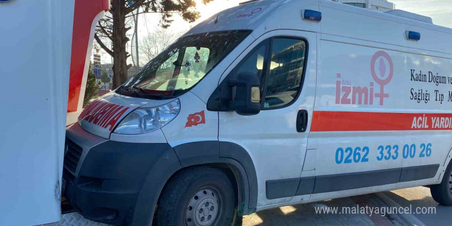 İçinde bebek olan ambulans kaza yaptı