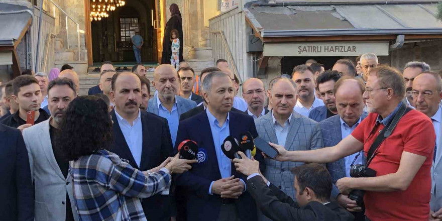 İçişleri Bakanı Yerlikaya bayram namazını Konya’da kıldı