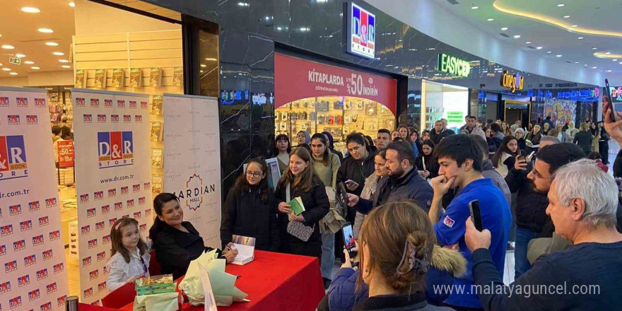 İclal Aydın, Mardian Mall’da sevenleriyle buluştu