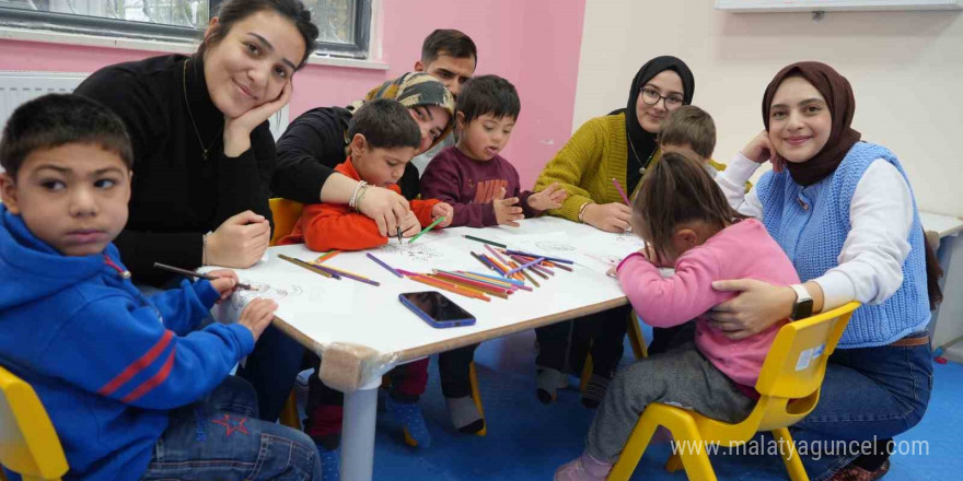 Iğdır’da özel bireyler üniversite öğrencileri ile beraber gönüllerince eğlendi