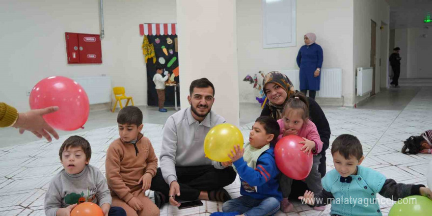 Iğdır’da özel bireyler üniversite öğrencileri ile beraber gönüllerince eğlendi