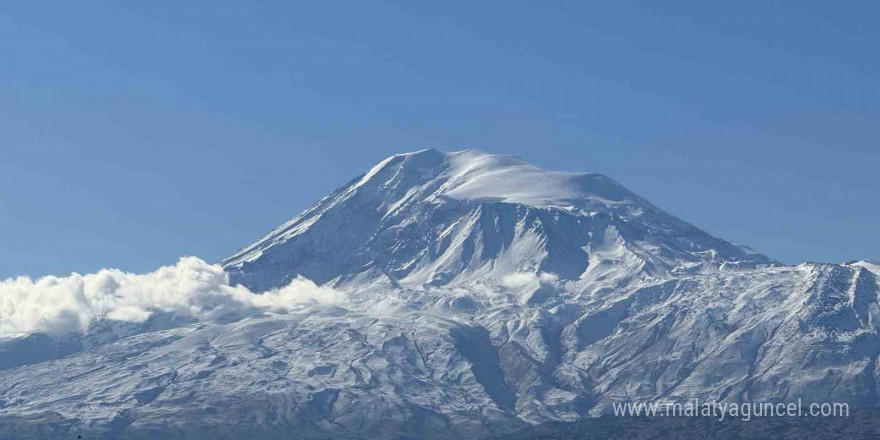 Iğdır’ın yüksek kesimlerine mevsimin ilk karı düştü