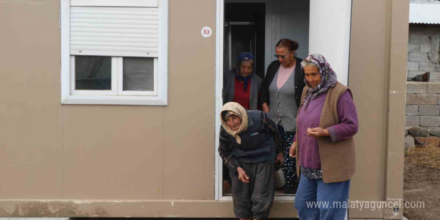 İHA’nın haberi ses getirdi: Çalışma azmiyle Türkiye’ye örnek olan Dilber nine çok arzuladığı konteynere kavuştu