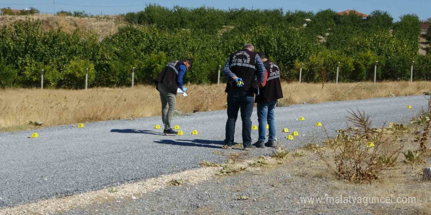 İki grubun mezarlıktaki silahlı çatışmasında kurşunlar havada uçuştu