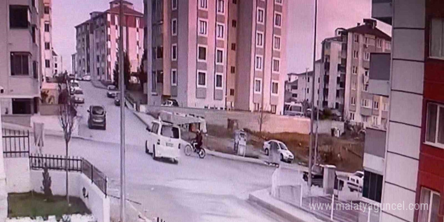 İki kişinin yaralandığı kaza kamerada