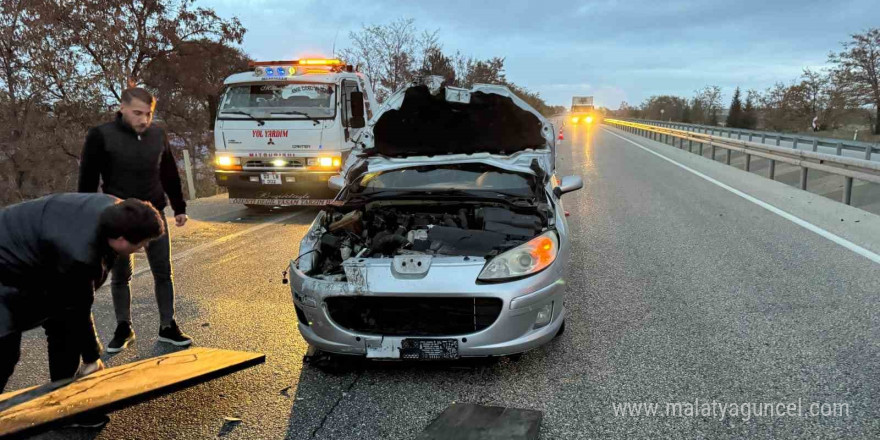 İki otomobilin çarpıştığı kazada 2 kişi yaralandı