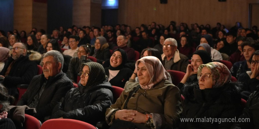 “İkinci Caddenin Mahkumu” Niğde’de sahnelendi