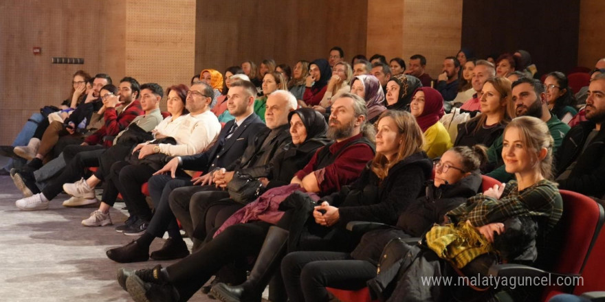 “İkinci Caddenin Mahkumu” Niğde’de sahnelendi