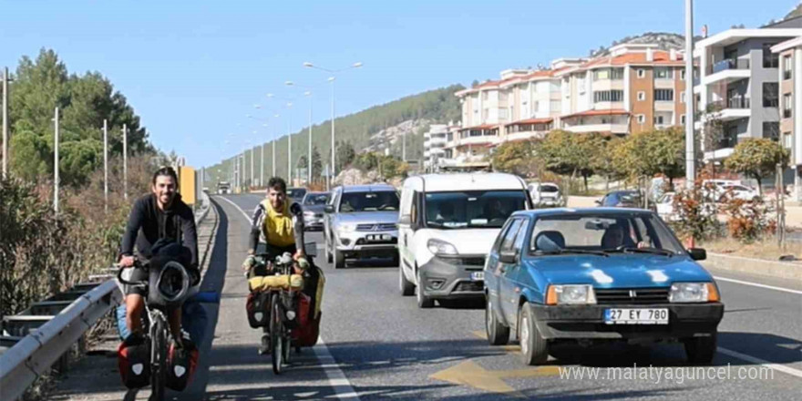 İklim değişikliğine dikkat çekmek için bisikletle dünya turuna çıktılar