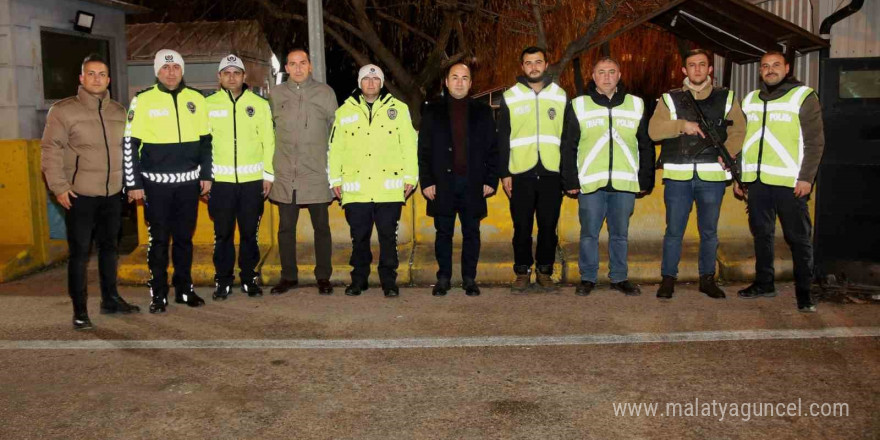 İl Emniyet Müdürü Yılmaz, yılbaşında görev yapan personeli ziyaret etti