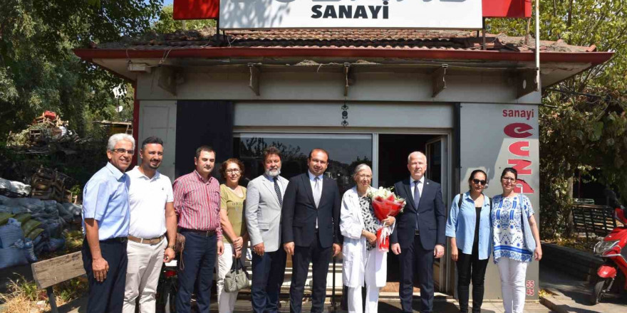 İl Sağlık Müdürü Şenkul, mesleğinde 50 yılını dolduran eczacıyı onurlandırdı