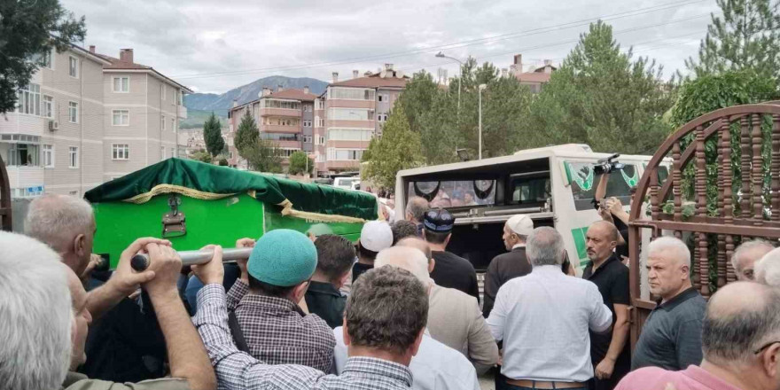 İlahiyatçı Mustafa Karataş’ın annesi son yolculuğuna uğurlandı