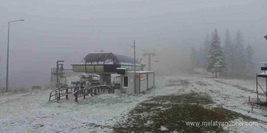 Ilgaz Dağı’na mevsimin ilk karı düştü