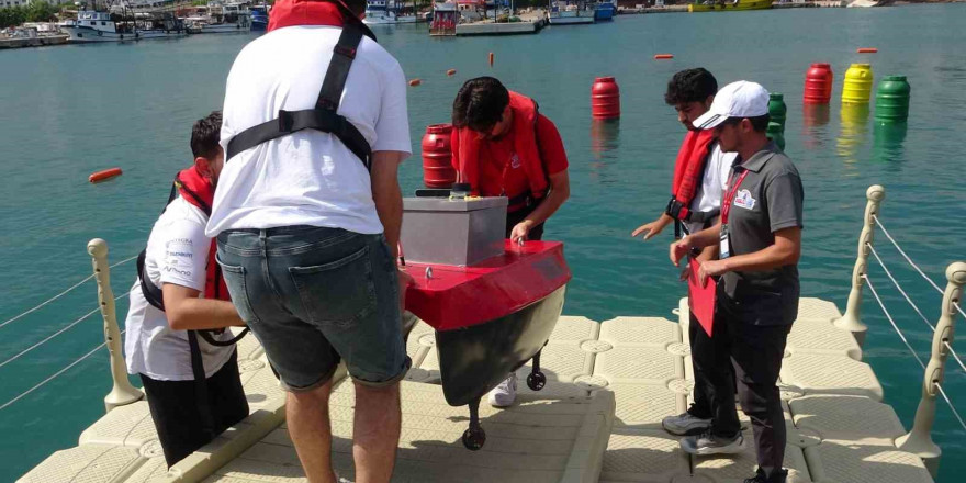 İlk defa düzenlenen insansız deniz aracı yarışması otonom sürüşleriyle tamamlandı