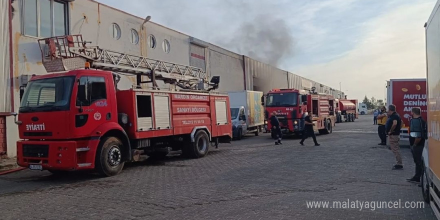 İmalat fabrikasının deposunda çıkan yangın söndürüldü