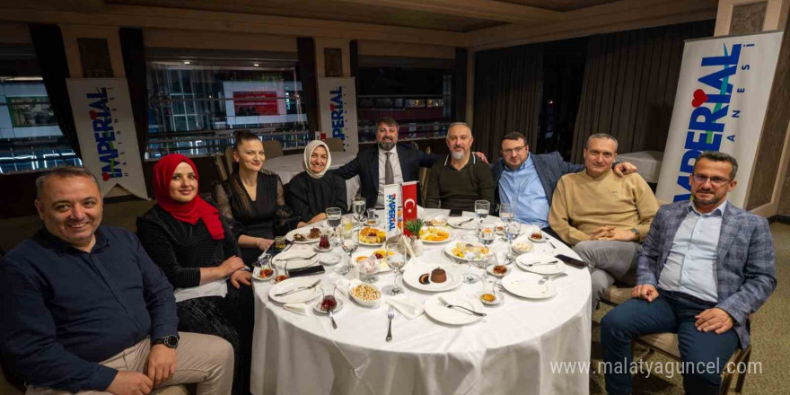 İmperial ailesi geleneksel yeni yıl yemeğinde buluştu