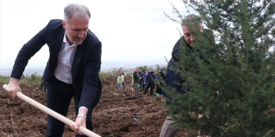 İnegöl’de ‘’Cumhuriyete Nefes’’ Fidanları Dikildi