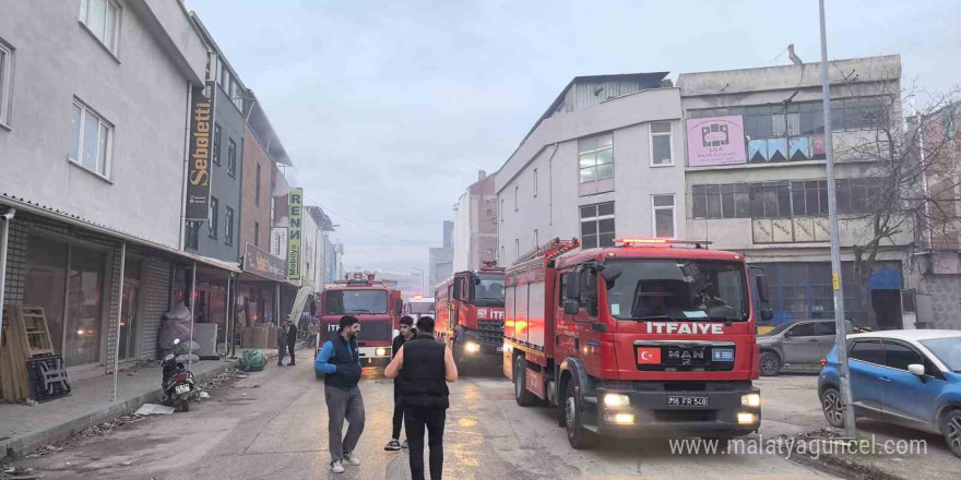 İnegöl’de mobilya imalathanesinde yangın