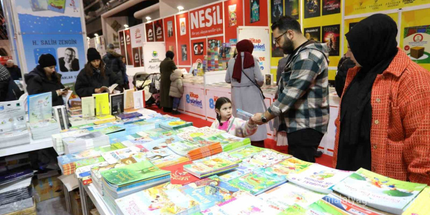 İnegöllüler yazarlarla buluştu