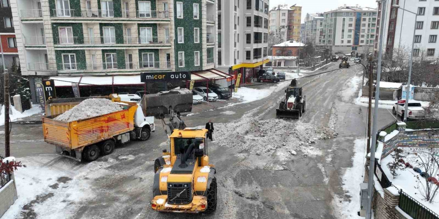 İpekyolu’nda karla mücadele devam ediyor