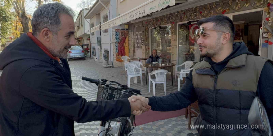 Ipone ile motosikletini takas etti, üzerine de 10 gün bedava kavurma yiyecek