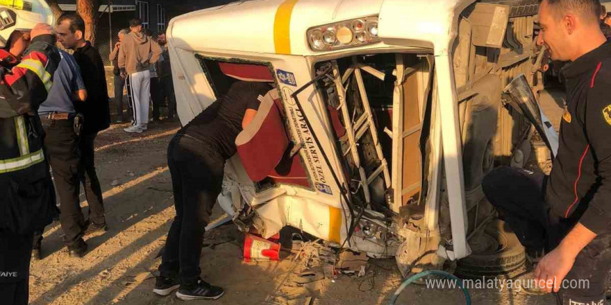 İşçi minibüsü devrildi: 11 yaralı