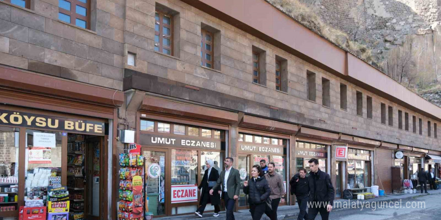 Işıklandırılan Bitlis’te gece güzelliği