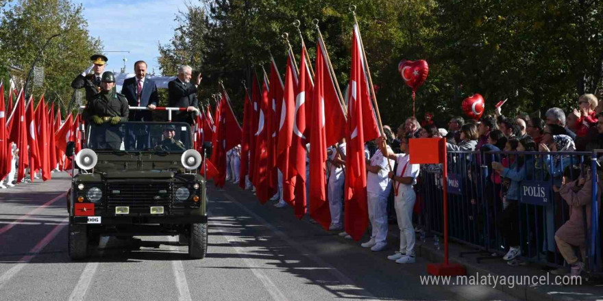 Isparta’da Cumhuriyetin 101’inci yılı coşkuyla kutlandı