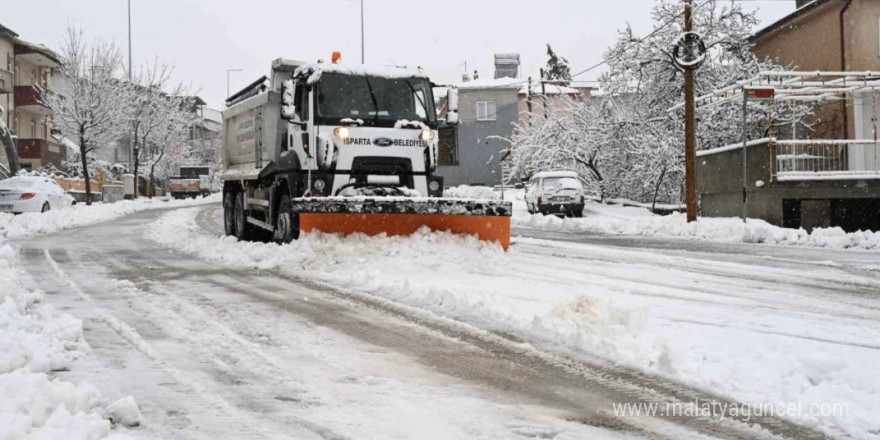 Isparta’da kar yağışı nedeniyle taşımalı eğitime 1 gün ara verildi