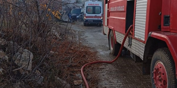 Isparta’da sabah saatlerinde çıkan yangın, iki evi küle çevirdi