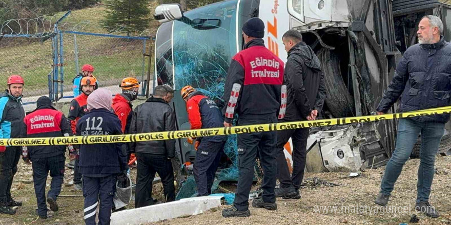 Isparta’da yolcu otobüsü devrildi: 1 ölü, çok sayıda yaralı