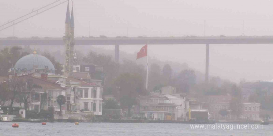 İstanbul Boğazı sise gömüldü