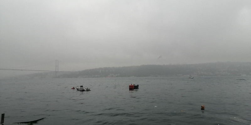 İstanbul Boğazı sise gömüldü