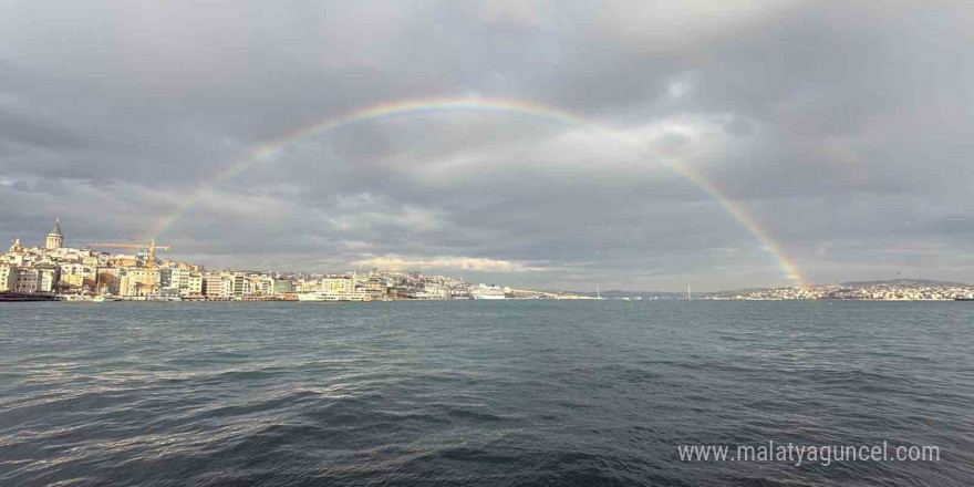 İstanbul Boğazı’nda beliren gökkuşağı mest etti