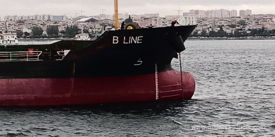 İstanbul Boğazında makine arızası yapan kuru yük gemisi Ahırkapı’ya çekildi