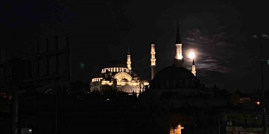 İstanbul ‘da 'Süper Kanlı Ay Tutulması'