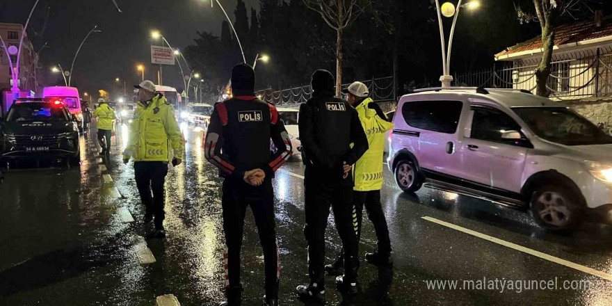 İstanbul Emniyet Müdürü Selami Yıldız, Esenler’de asayiş uygulamasını yerinde denetledi