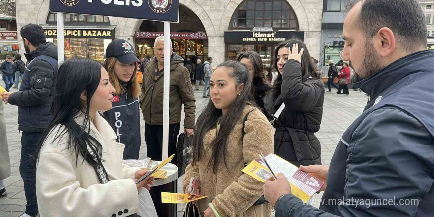 İstanbul Emniyeti’nden Kadına Yönelik Şiddete Karşı Uluslararası Mücadele Gününde KADES tanıtımı