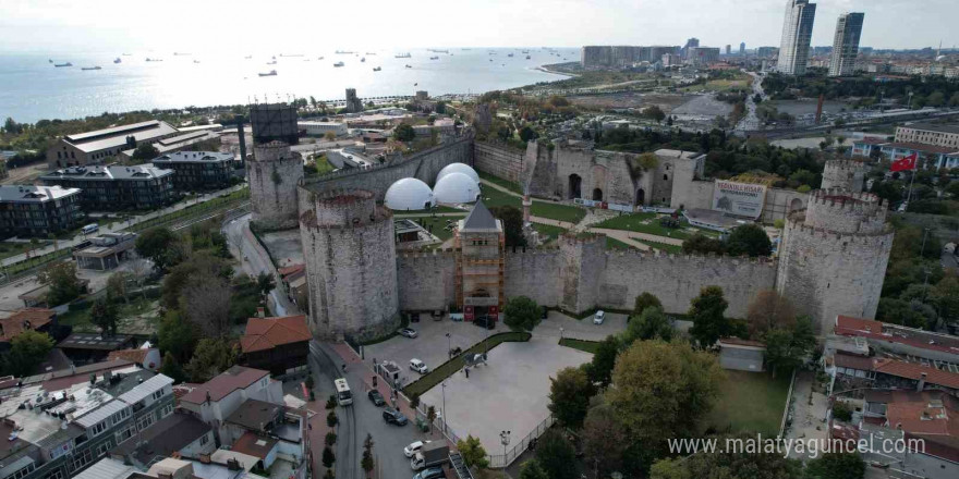 İstanbul siluetinin kaybolan parçaları tamamlanıyor: Tarihi Yedikule Hisarı’nın ilk külahı takıldı