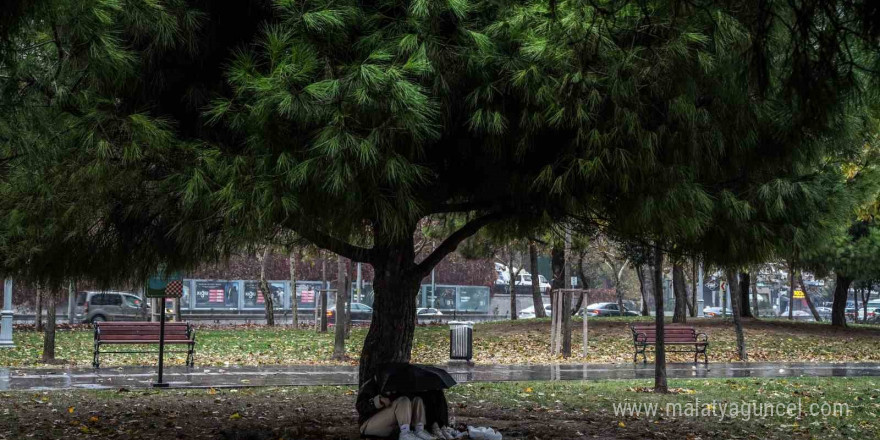 İstanbul’a kara bulutlar ile yağmurun gelişi görüntülendi