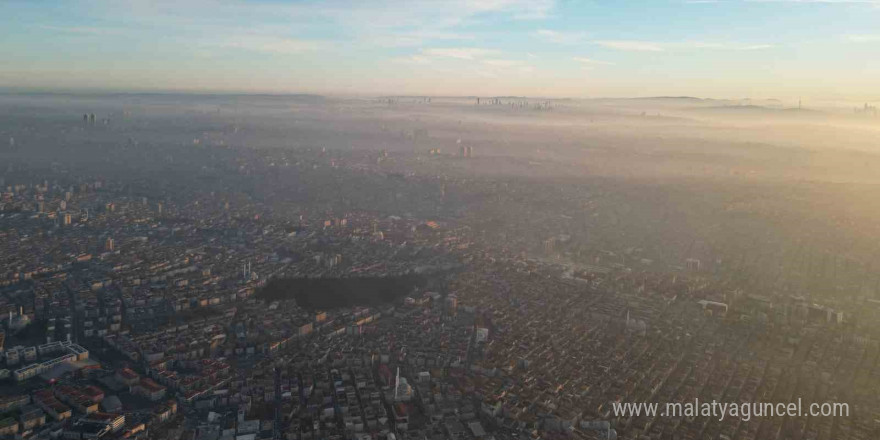 İstanbul’da gün doğumunda kartpostallık sis manzarası