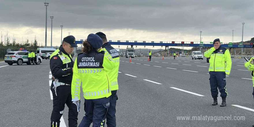 İstanbul’da Jandarma’dan sürücülere kış lastiği ve güvenli sürüş uyarısı