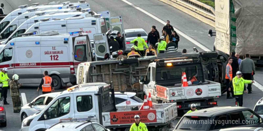 İstanbul’da öğrenci servisi devrildi: 7’si öğrenci 10 yaralı