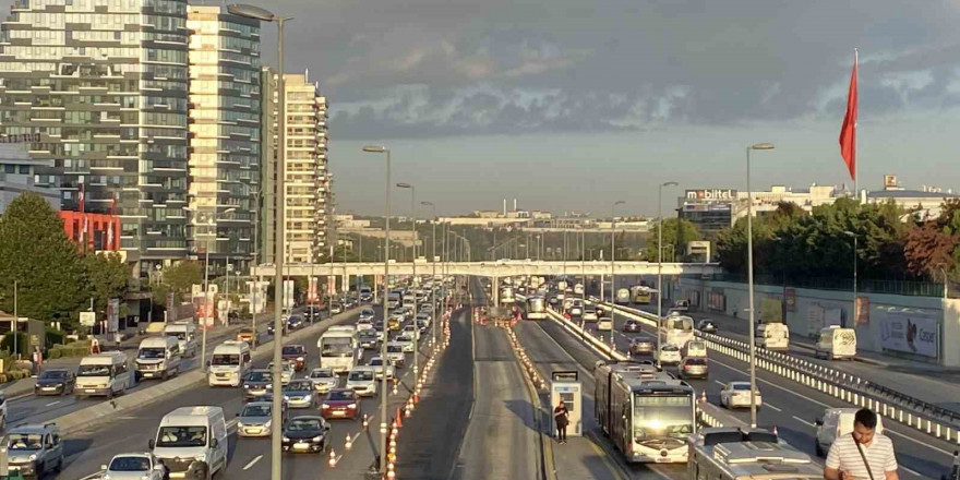 İstanbul’da okulun ilk günü trafik yoğunluğu yaşandı