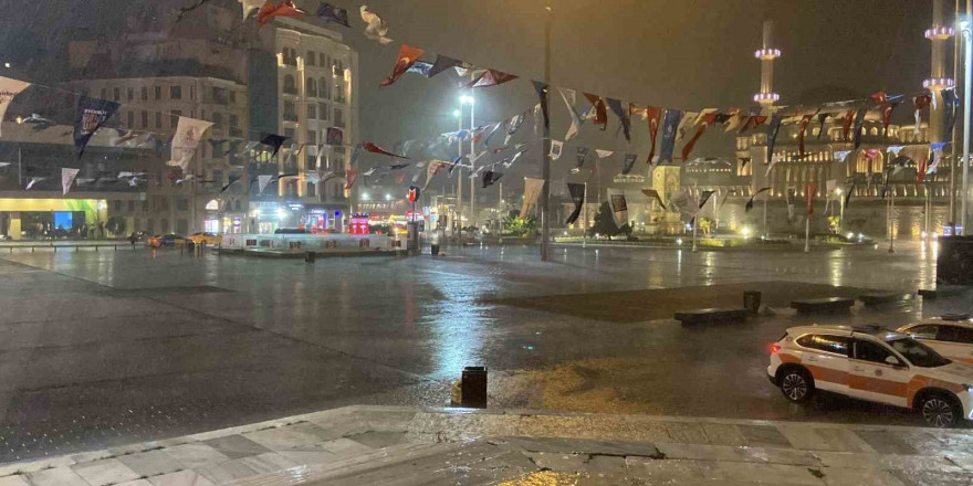 İstanbul’da sağanak yağış etkili oluyor