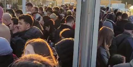 İstanbul’da tramvay seferleri aksadı duraklarda yoğunluk oluştu