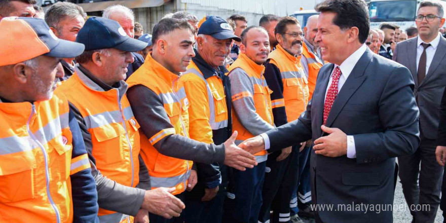 İstanbul’un en büyük temizlik filosu Esenyurt’ta hizmete başladı: Günde bin 100 ton atık toplanıyor