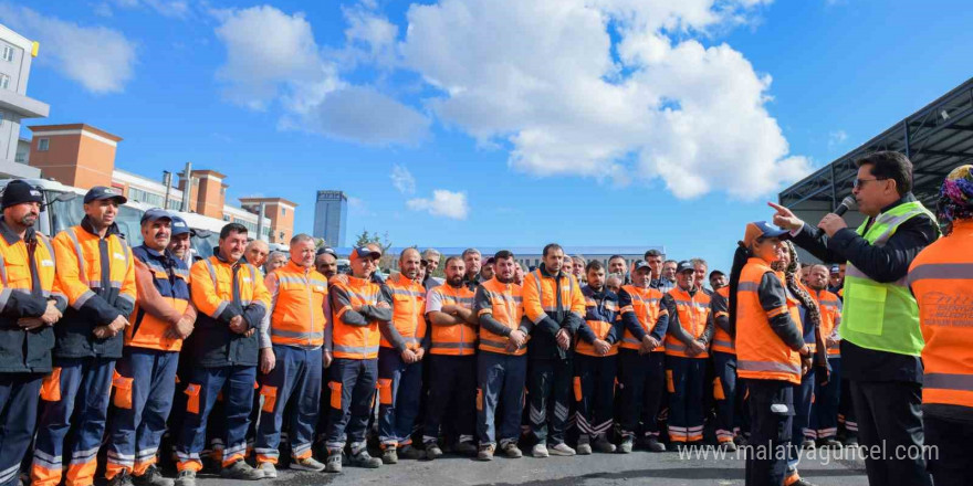 İstanbul’un en büyük temizlik filosu Esenyurt’ta hizmete başladı: Günde bin 100 ton atık toplanıyor