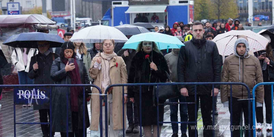 İstiklal Caddesi Atatürk’ün sesi ile yankılandı